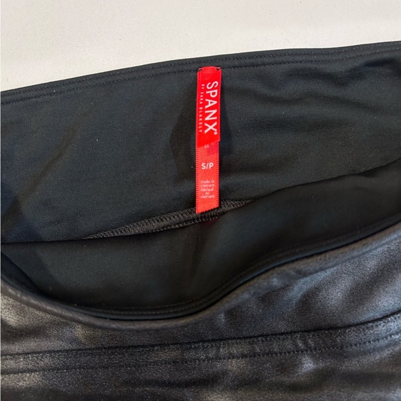 Spanx Black Faux Leather Legging Shiny Compression Powerhold Tummy Control SMALL - Picture 9 of 9
